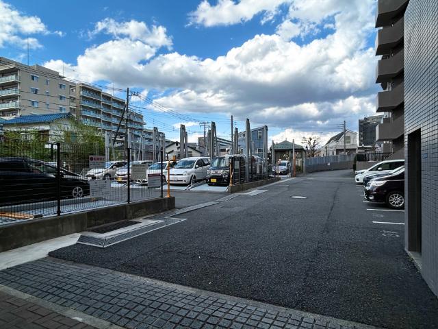 ナイスアーバン志木 駐車場