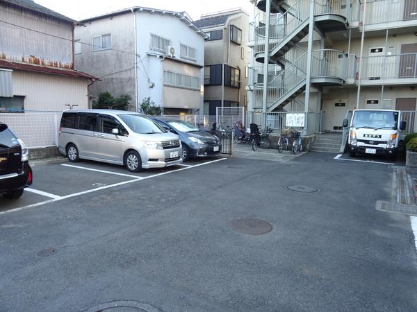 ファミネス元住吉 駐車場