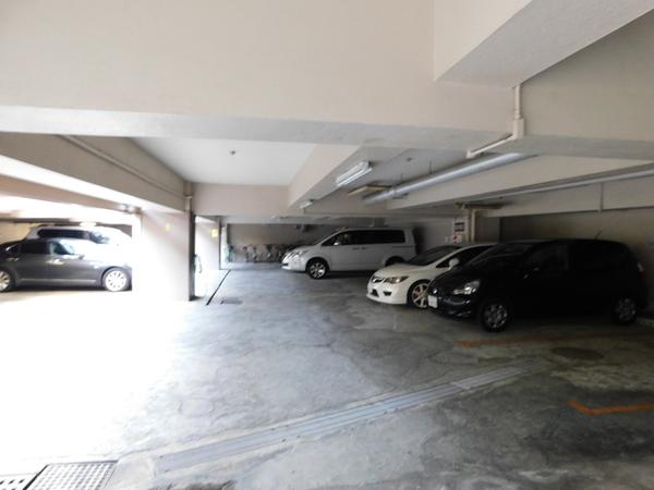 コーポ中野 駐車場