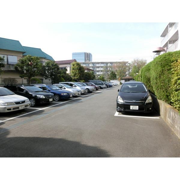府中スカイハイツ 駐車場