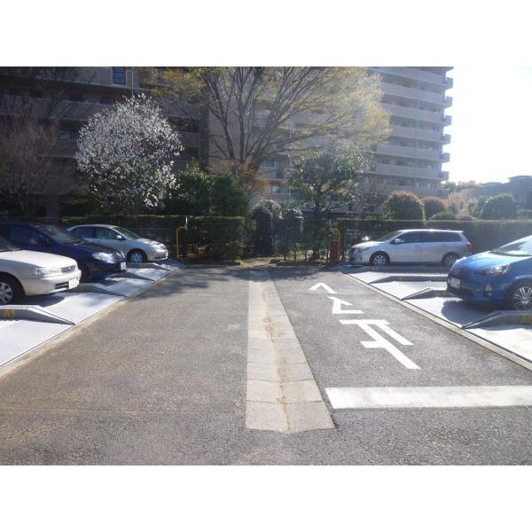 ヴィルフォーレ稲毛１番館 駐車場