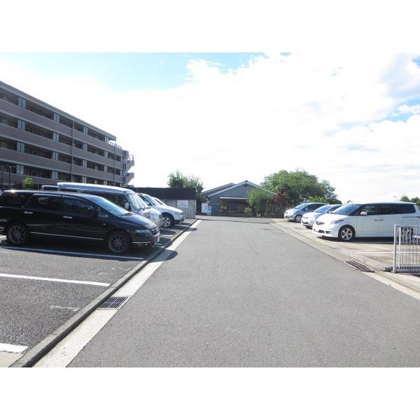 ニューパース横濱弘明寺 駐車場