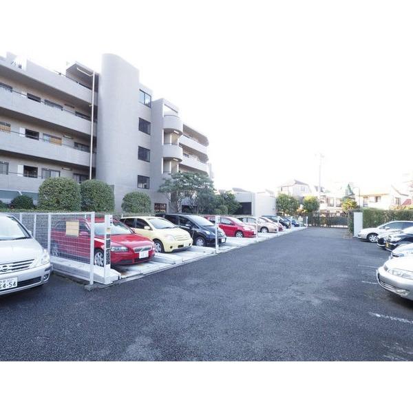ファミール調布 駐車場