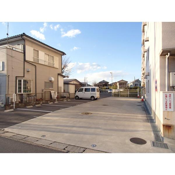 朝日プラザ越谷第三 駐車場