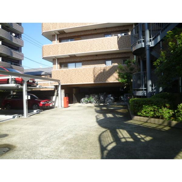 ライオンズマンション大倉山新羽町 駐車場