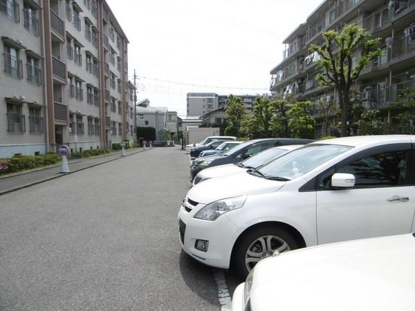 越谷ファミールハイツ弐号棟 駐車場