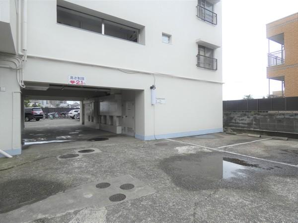 日商岩井上高田マンション 駐車場