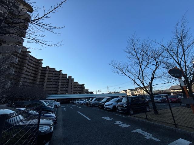 ルミナス八潮参番館 駐車場