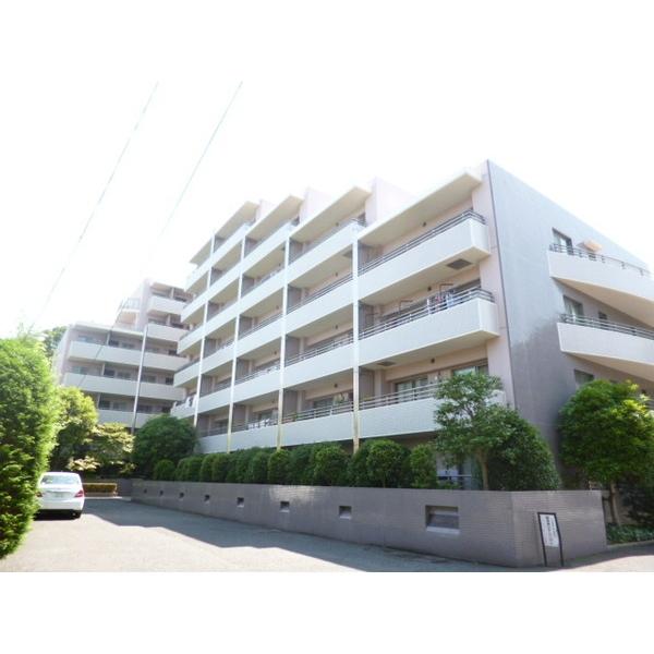 緑豊かな高台に位置する全87世帯