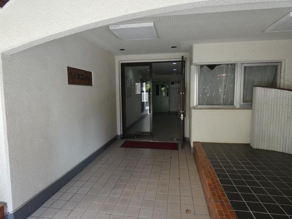 ハイネス哲学堂 エントランス