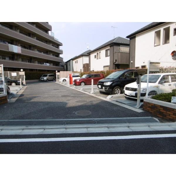 日神パレステージ南浦和 駐車場