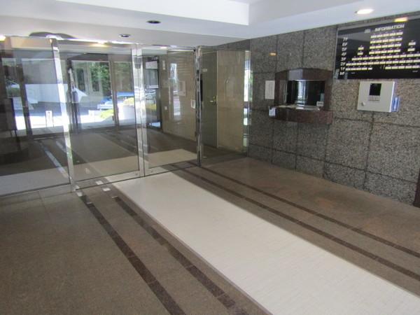 ライオンズヒルズ妙蓮寺 ロビー
