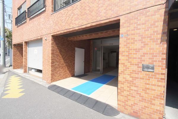 ライオンズマンション市ヶ谷 エントランス