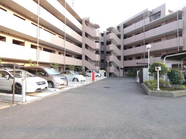 クリオ横浜大口参番館 駐車場