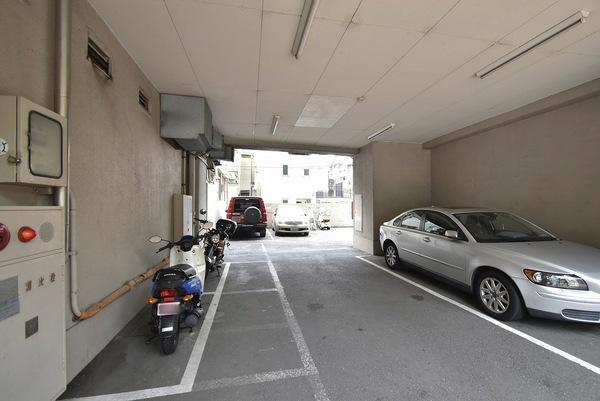 新宿パークサイド永谷 駐車場