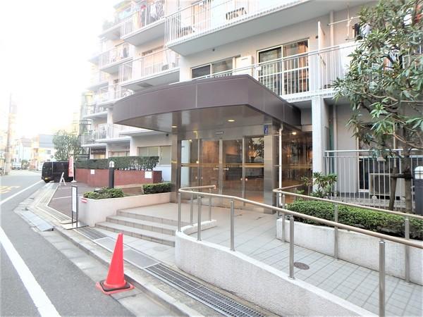 西新宿ハウス エントランス