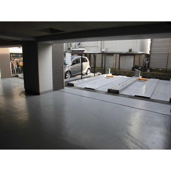 グラン・シャルム西新井大師前 駐車場