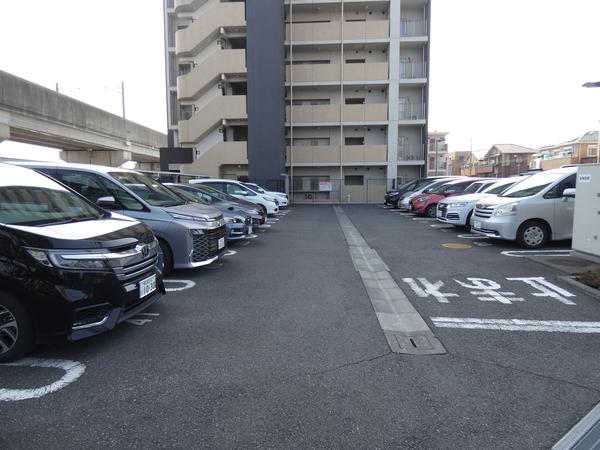 ライフピア八潮 駐車場