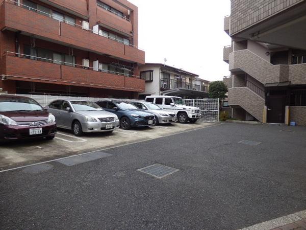 ライオンズシティ市川 駐車場