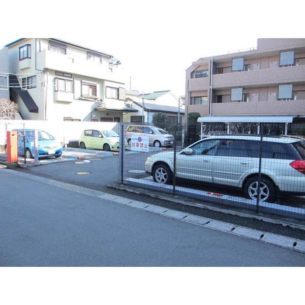 ライオンズマンション本八幡第２ 駐車場