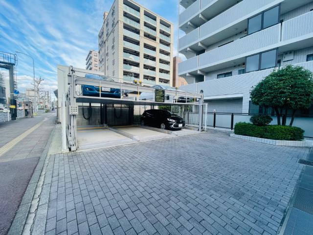 クリオ神奈川新町弐番館 駐車場