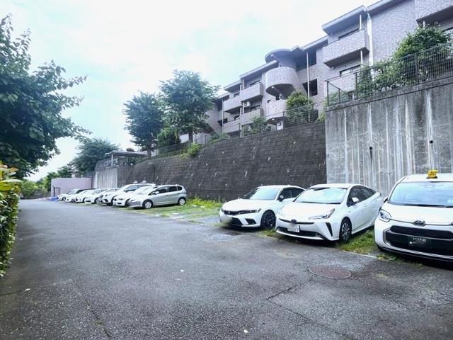 藤和ライブタウン百合ヶ丘Ⅱ１号棟 駐車場