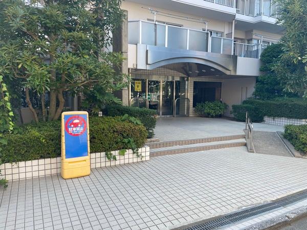 グリーンパーク三郷早稲田 エントランス