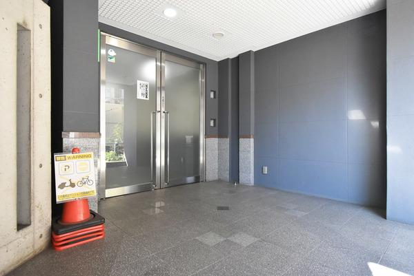 フリーディオ西麻布 エントランス