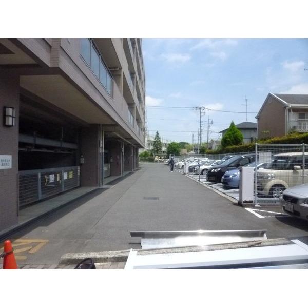 ライオンズヴィアーレ港北ニュータウン 駐車場
