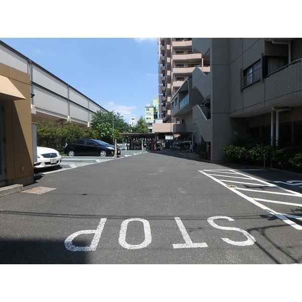 ロイヤルステーション中村橋 駐車場