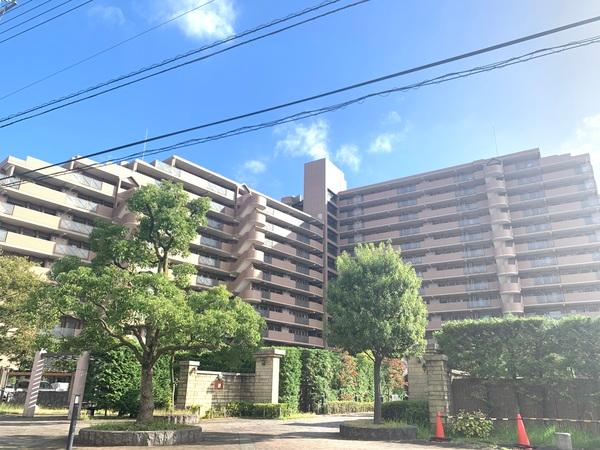 閑静な住宅街に佇む、総戸数222戸のビッグ