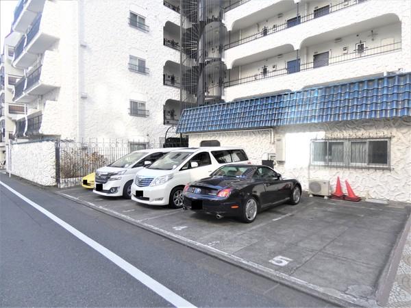秀和東中野レジデンス 駐車場
