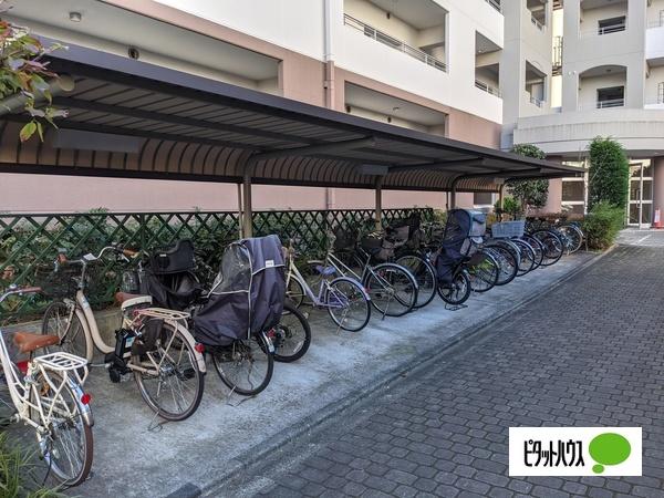 ビュープラザセンター北３−８号棟 駐車場