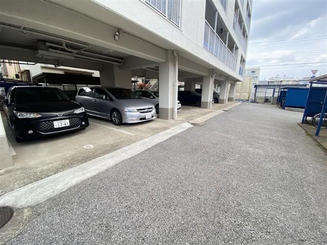 メゾン新浜 駐車場