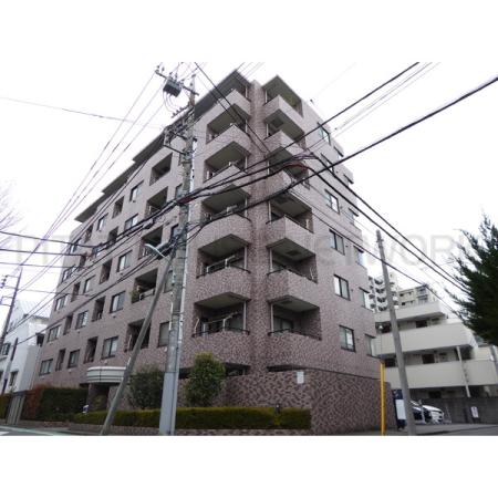 角地なので存在感のある建物です