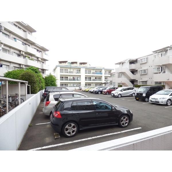 ライオンズマンション調布台３番館 駐車場