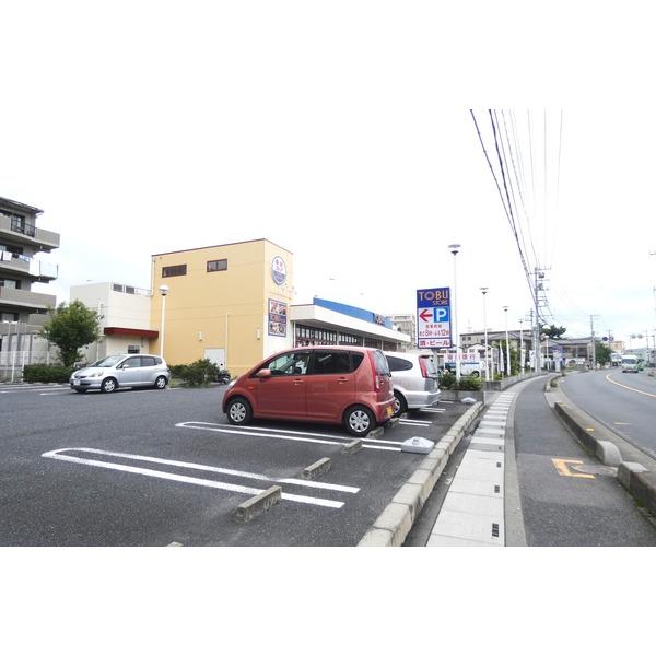 ベルドゥムール草加参番館 駐車場