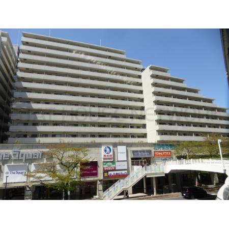 1〜2階は商業施設になっており、買い物便も