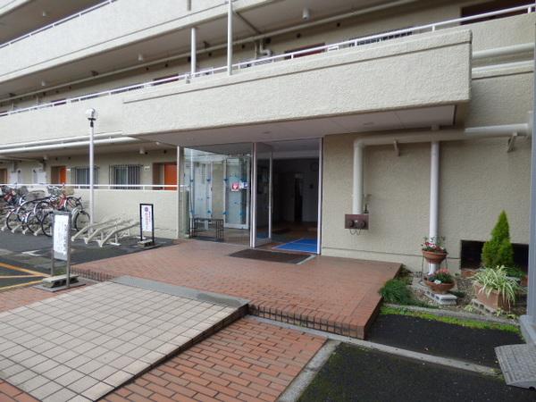 市川ハイツＡ棟 エントランス