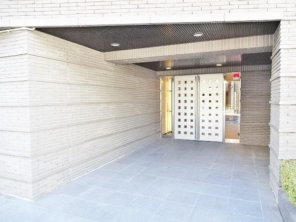 グラツィオーソ神楽坂イースト エントランス