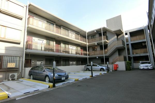 朝日マンション目白 駐車場