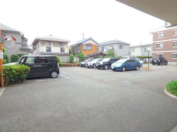 ルミナス小平壱番館 駐車場
