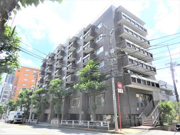 代官山に佇むレトロな外観