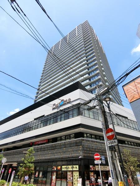 商業施設が建ち並びアクセス良好です