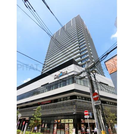 商業施設が建ち並びアクセス良好です
