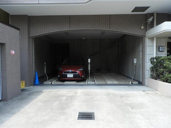 ロイヤルステージ浅草 駐車場