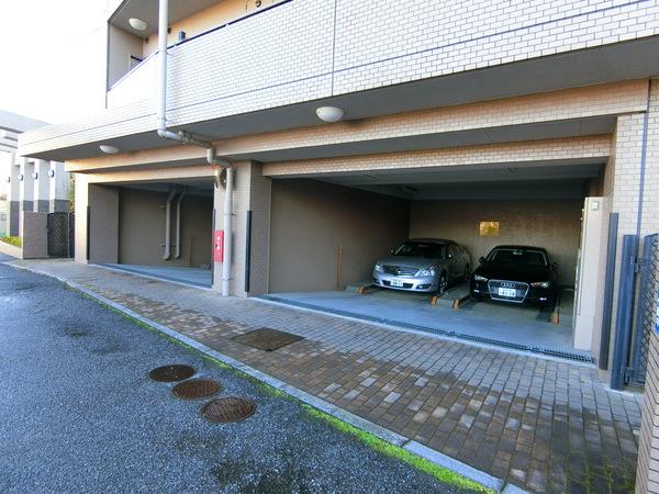 ルイシャトレ松戸城址公園 駐車場