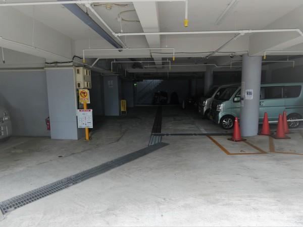 塔の山ハイツ 駐車場