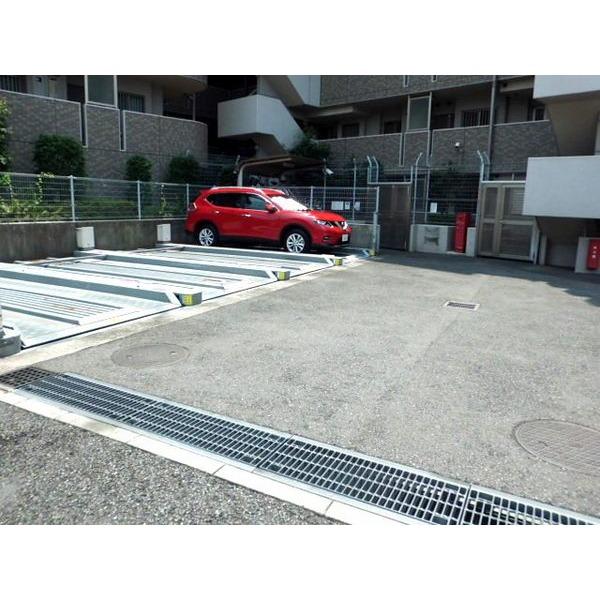 ディアレスト鹿浜 駐車場