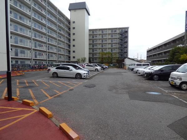 マンションニュー中山 駐車場